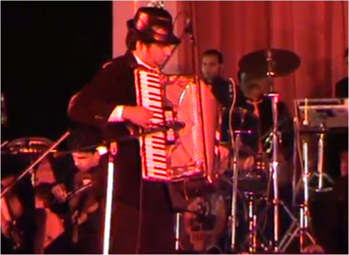 accordion player east-delhi