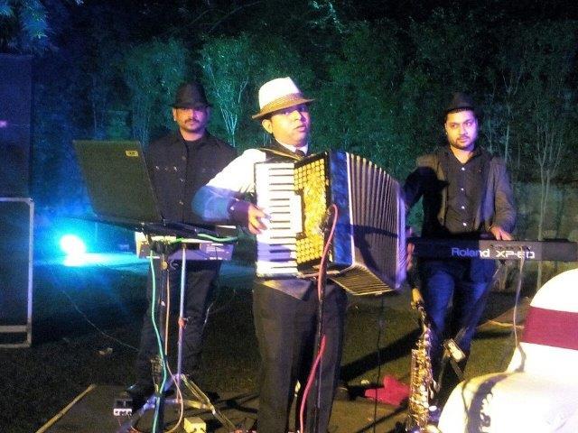 indian accordion player east-delhi